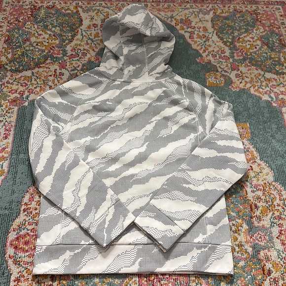 BNWOT Adidas hoodie. flawless. - Picture 5 of 5